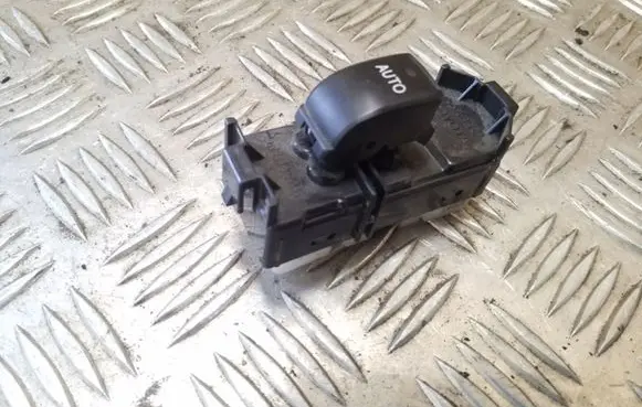 Toyota Avensis Verso Electric window control switch 8403044020