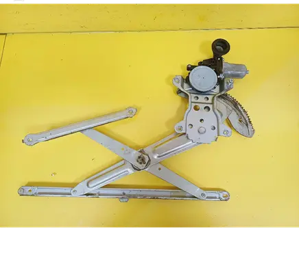 Suzuki Swift I Front door window regulator with motor