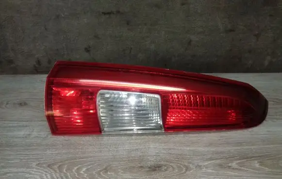 Volvo V70 Rear/tail lights 9154493