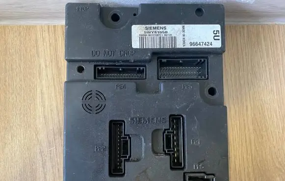 Chevrolet Epica Fuse module 5WY8155B 96647424