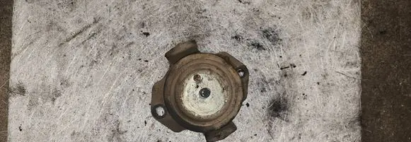 Engine mount bracket