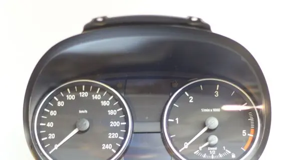 BMW 1 E81 E87 Speedometer (instrument cluster) 9166821