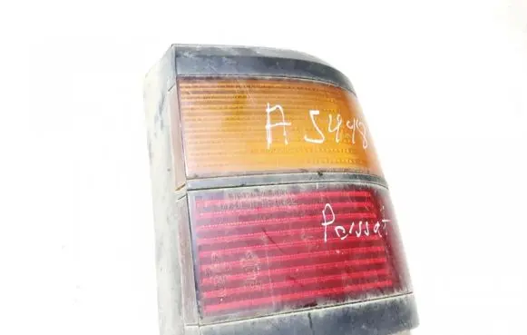 Volkswagen PASSAT B3 Rear/tail lights 333945112