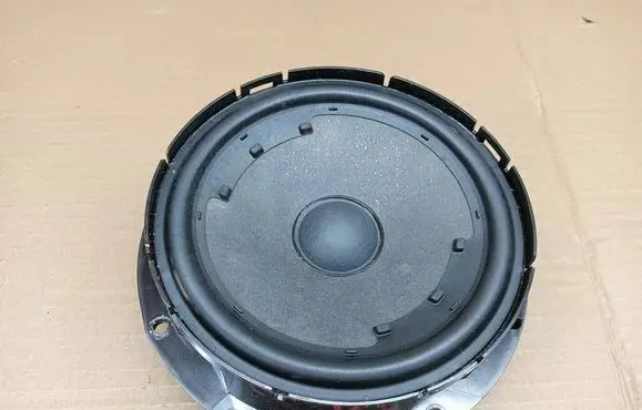 Skoda Octavia Mk4 Rear door speaker 5E3035411A 10527201 2505211771A