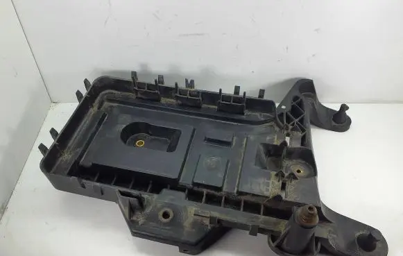 Audi A3 S3 A3 Sportback 8P Battery box tray 1K0915333