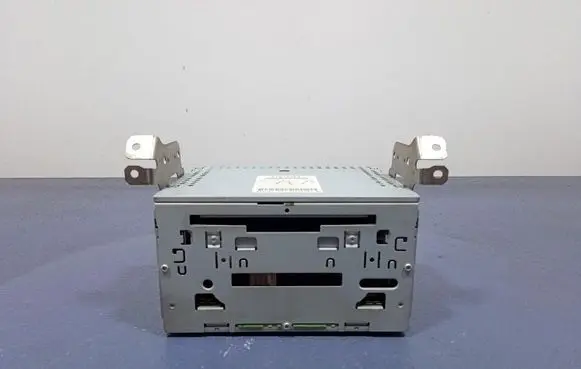 Mitsubishi Lancer VIII Radio/CD/DVD/GPS head unit 8701A261