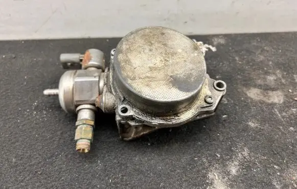 Audi A3 S3 A3 Sportback 8P Fuel injection high pressure pump 06H127025Q