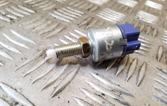 Toyota RAV 4 (XA20) Brake pedal sensor switch