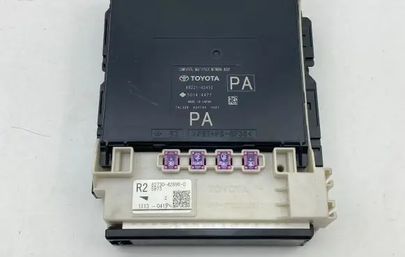 Toyota RAV 4 (XA50) Comfort/convenience module 8922142410 50144477 32P74A