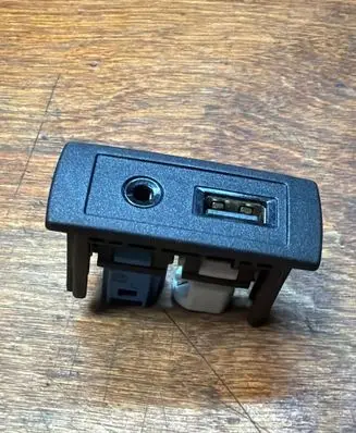 Mercedes-Benz Sprinter W906 USB socket connector A4478200087 20916283