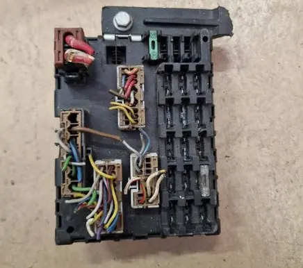 Alfa Romeo 147 Relay mounting block 7755601 2317