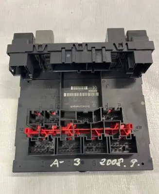 Audi A3 S3 8P Comfort/convenience module 8P0907279J F005V00583 H547S2501