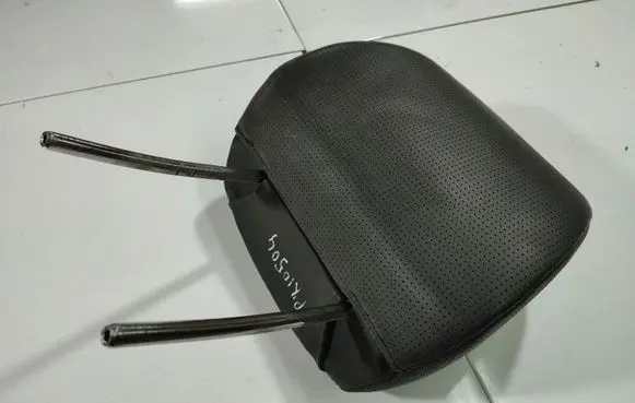 Subaru B9 Tribeca Front seat headrest 