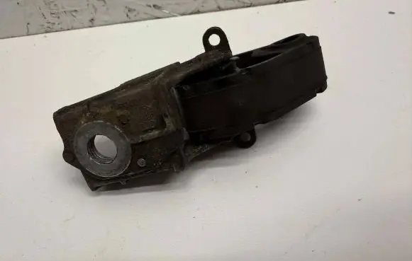 Audi A6 C7 Muffler mount bracket/holder 8K0253147A
