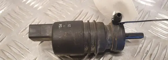 BMW 5 E39 Windscreen/windshield washer pump