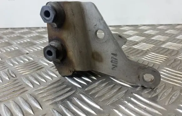 Skoda Kodiaq Muffler mount bracket/holder 04L131561J