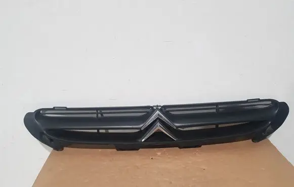Citroen Saxo Quarter panel pressure vent 96019