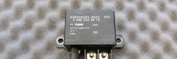 Mercedes-Benz E W211 Charging relay A0025423819