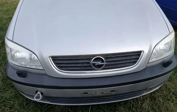 Opel Zafira A Fender 