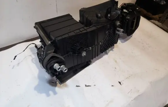 Volkswagen Touareg II Interior heater climate box assembly 7P1820005L
