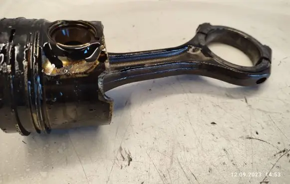 Audi A6 S6 C6 4F Piston with connecting rod