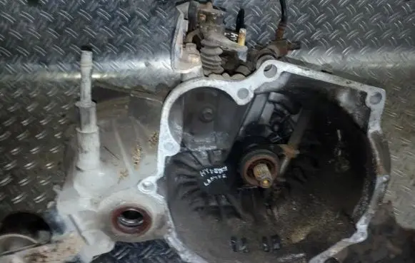 Hyundai Lantra II Manual 5 speed gearbox jt1973