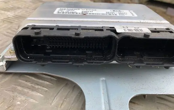 KIA Sportage Engine control unit/module 3910323171 5WY1H09A SIMK43