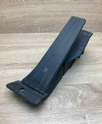 BMW 1 E81 E87 Accelerator throttle pedal 6786589 6PV00937920