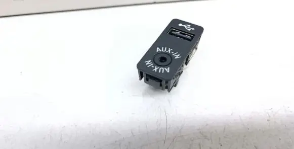 BMW 2 F46 AUX in-socket connector 9229246 84109229246