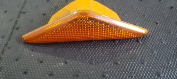 Ford Mondeo Mk III Front fender indicator light 1S7113K309AB 1S71-13K309-AB