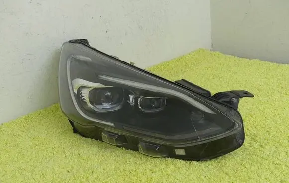 Ford Focus Headlight/headlamp JX7B13E016AH JX7B13626BH