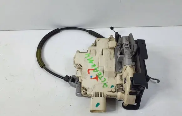 Seat Altea XL Rear door lock 33L08