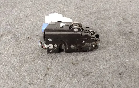 Volkswagen Caddy Front door lock 3D1837015AB 117981