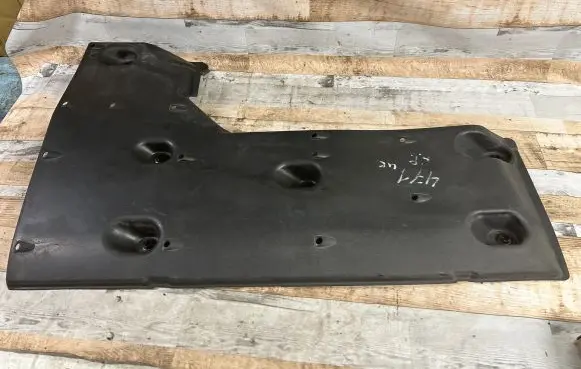 Lexus IS 220D-250-350 Engine splash shield/under tray 5816653020
