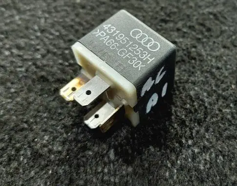 Audi A6 S6 C5 4B Other relay 431951253H PA66GF30 180299