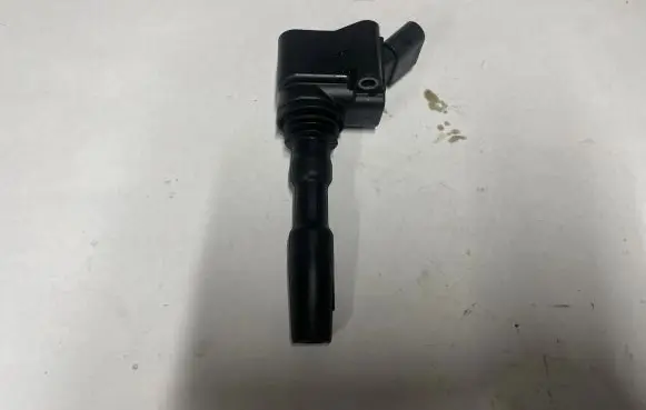 Volkswagen Jetta VII High voltage ignition coil 04E905110M