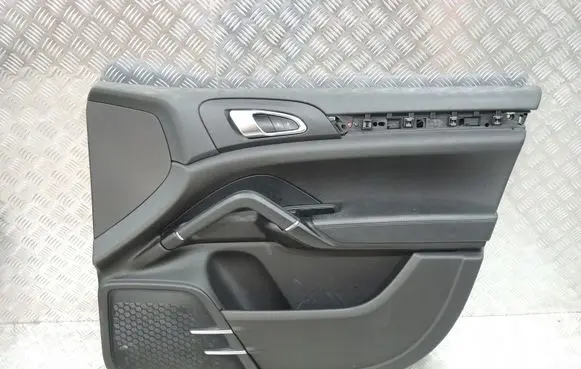 Porsche Cayenne (92A) Front door card panel trim