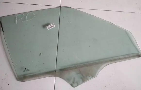 Skoda Fabia Mk2 (5J) Front door window glass four-door AS2