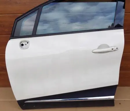 Renault Captur Front door