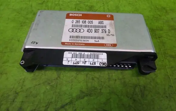 Audi A4 S4 B5 8D Engine control unit/module ECU 4D0907379D