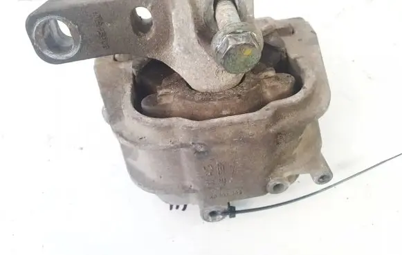 Skoda Octavia Mk2 (1Z) Engine mount bracket 1k0199262