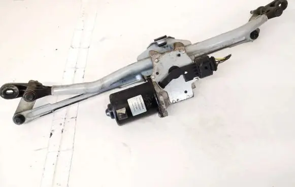 Skoda Fabia Mk2 (5J) Front wiper linkage and motor