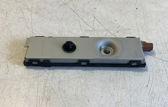 Mercedes-Benz EQC Aerial antenna amplifier A2139056500