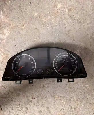 Volkswagen Golf V Speedometer (instrument cluster)