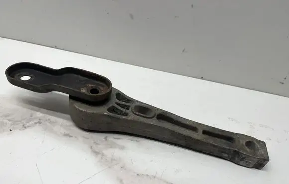 Volkswagen PASSAT B6 Engine mount bracket 3C0199855A