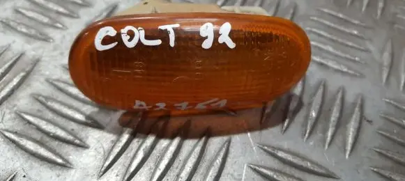 Mitsubishi Colt Front fender indicator light