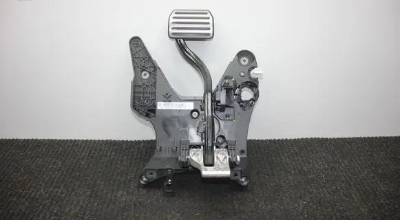 Porsche Cayenne (92A) Brake pedal 7P0723031AH 7P0723117B