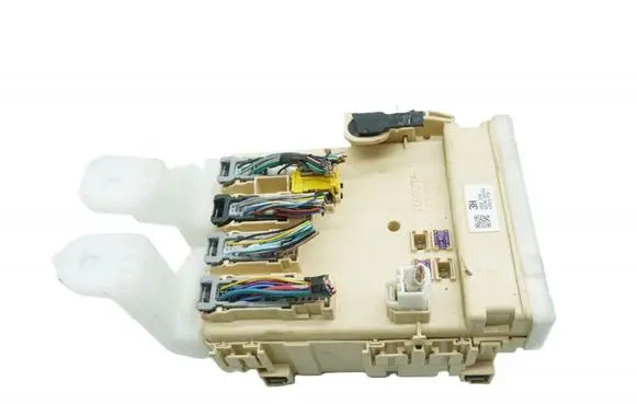 Toyota Auris E180 Fuse box set 8922102331