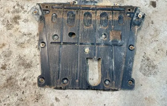 Dacia Duster II Engine splash shield/under tray 
