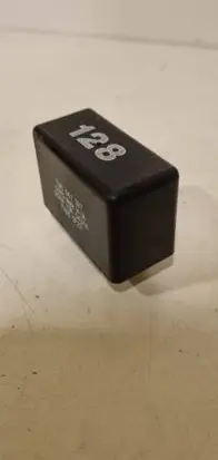 Volkswagen PASSAT B6 Other relay 7M0941597 95VW13K043AA PA66GF20